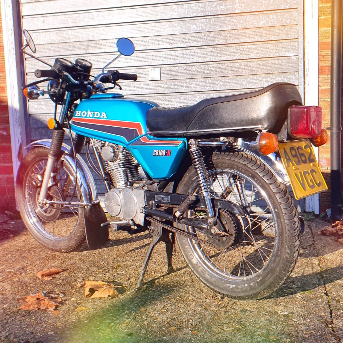 Hippo_Drones's tweet photo. And so my time with this lovely little Honda CB100-N is done. The bike sold today to hopefully be very much loved by it's new owner.
.
#Honda #CB100 #HondaCB100N #ClassicBike #ClassicMotorcycle #ClassicMotorbike #ClassicHonda https://t.co/iG2rt5920I