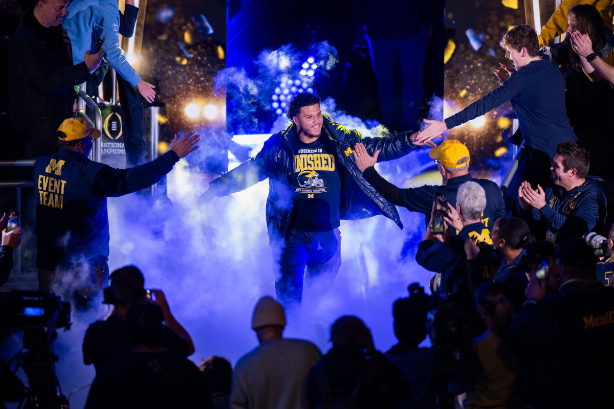 UMichFootball's tweet photo. The Champs. 

#GoBlue https://t.co/HWFotrk8dR