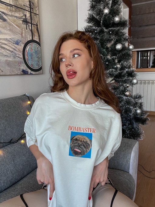 do you like my t-shirt? or do you like what is under my t-shirt? 🤫🔞 https://t.co/YYtdzes4oV