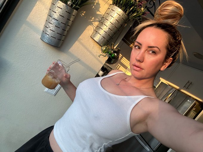 Gooood morning ! Sunday funday!  What are your plans? https://t.co/qxEZuQtrqy