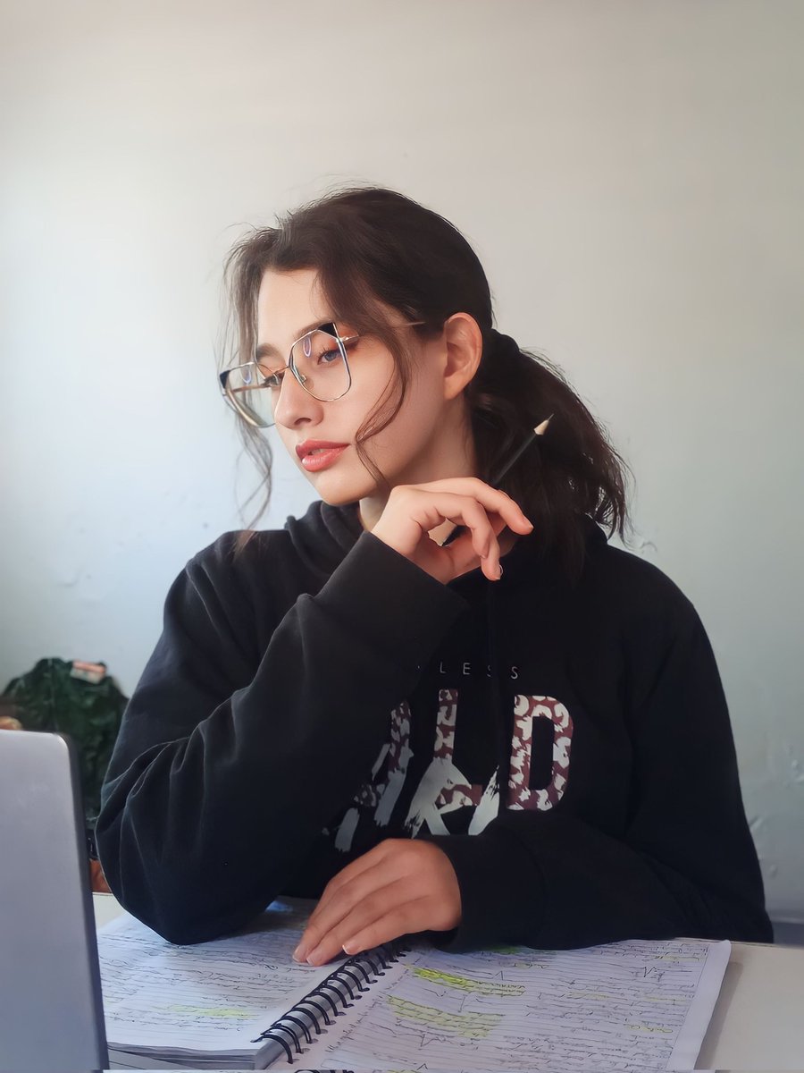 jakylee17's tweet photo. Preparandome para mañana, será un día pesado pero a la vez emocionante en mi blog de #hive te comparto como me siento a través de mi Dapp favorita #liketu vayan a verlo 🥰 

https://t.co/l2KKHxacXt https://t.co/8Ed2i76pHU