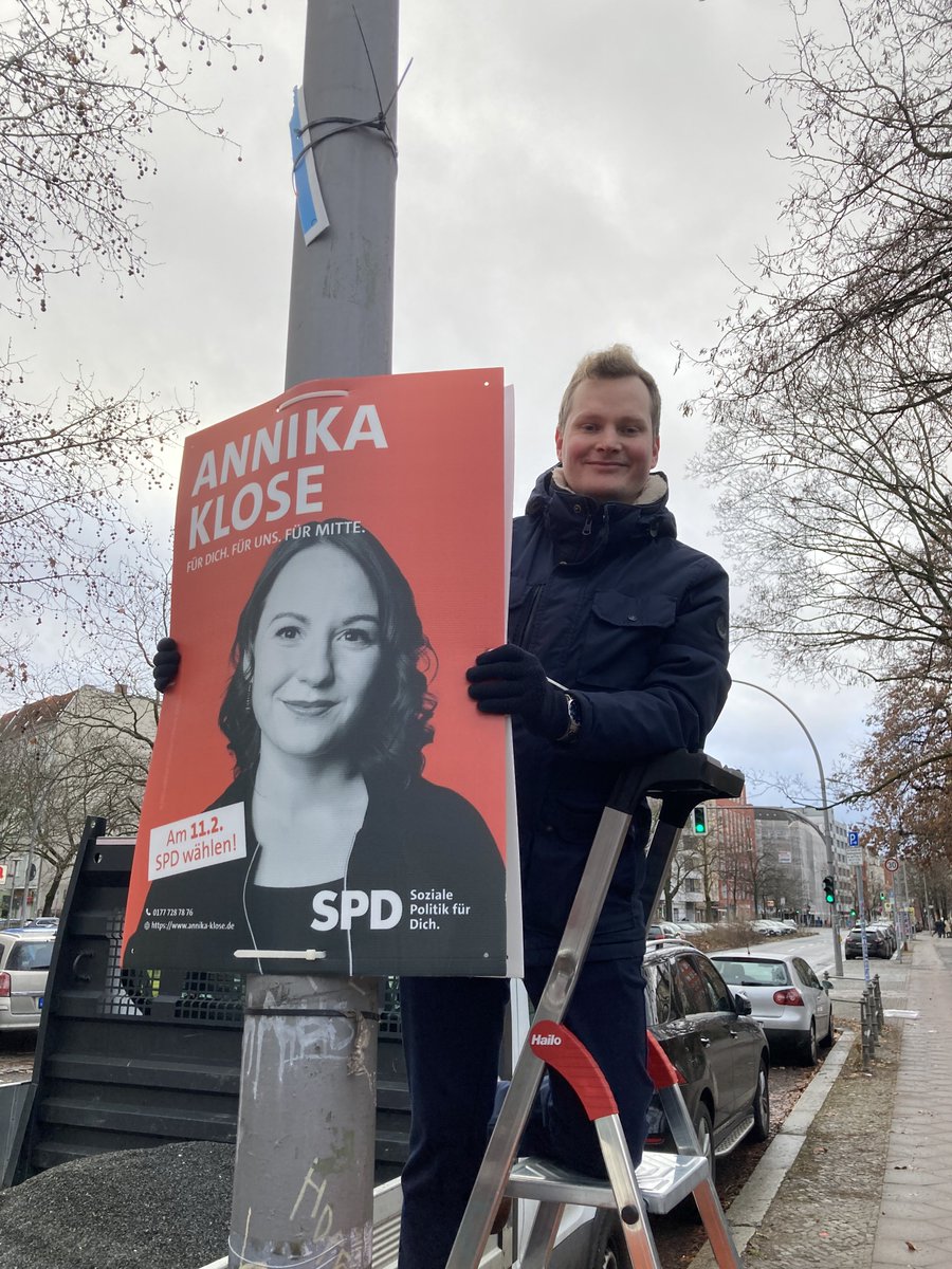 spd_altmoabit's tweet photo. Heute haben wir nach einem stärkenden Neujahresbrunch mit unserer Bundestagsabgeordneten @AnniKlose und unserer Nachbarsabteilung @SPD_MoabitNord den Kiez für die Wiederholungswahl am 11. Februar plakatiert. https://t.co/XEjwR6c59I