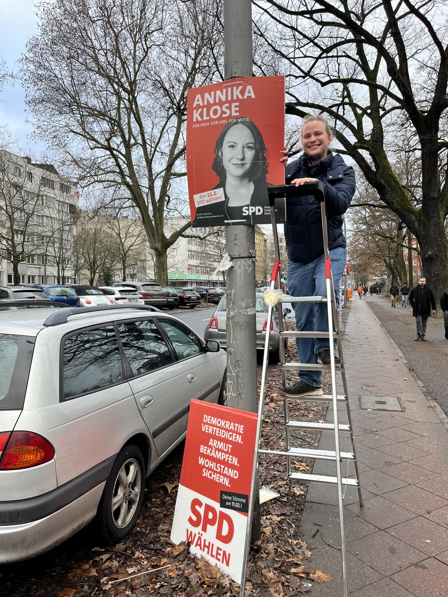 spd_altmoabit's tweet photo. Heute haben wir nach einem stärkenden Neujahresbrunch mit unserer Bundestagsabgeordneten @AnniKlose und unserer Nachbarsabteilung @SPD_MoabitNord den Kiez für die Wiederholungswahl am 11. Februar plakatiert. https://t.co/XEjwR6c59I