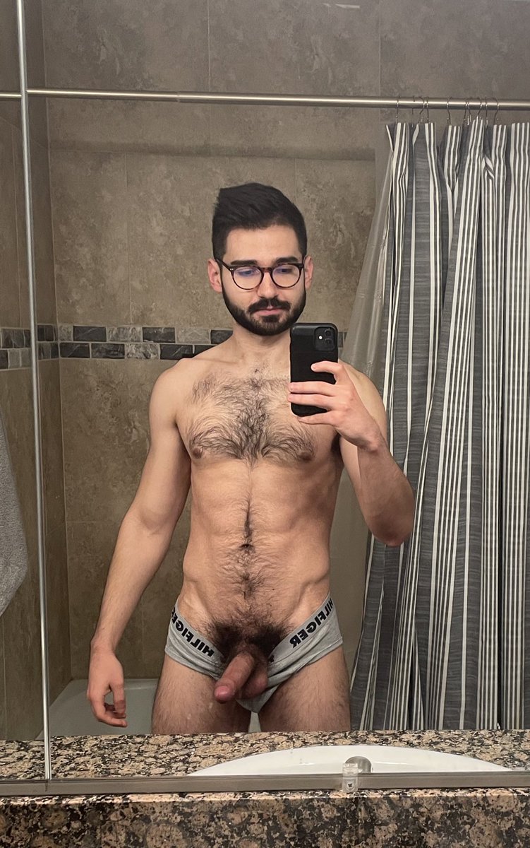 scruffygaynerd's tweet photo. Happy Sunday 😃 https://t.co/NfAhPBaawM