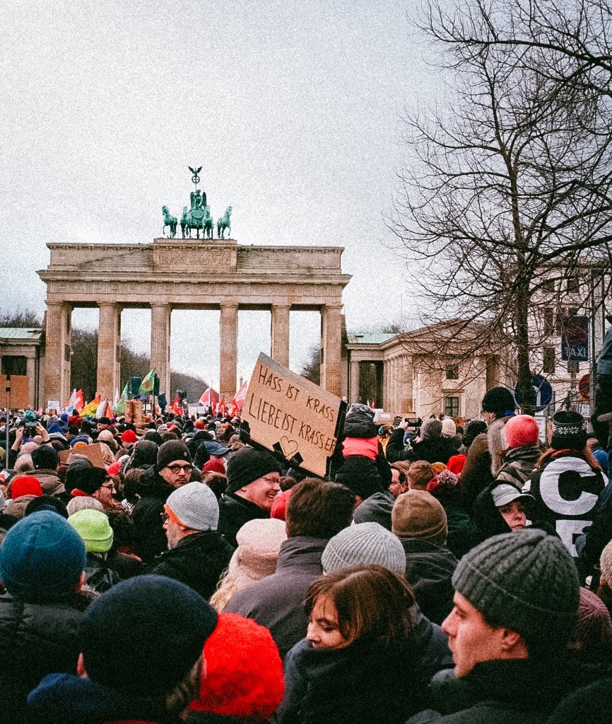 Danke Berlin 🙏 Einfach Danke für das Zeichen heute für die Demokratie, für Vielfalt und klar gegen Rechts Über 25.000 Menschen zeigen Haltung. Das macht Mut #berlin #niewieder #DankeBerlin