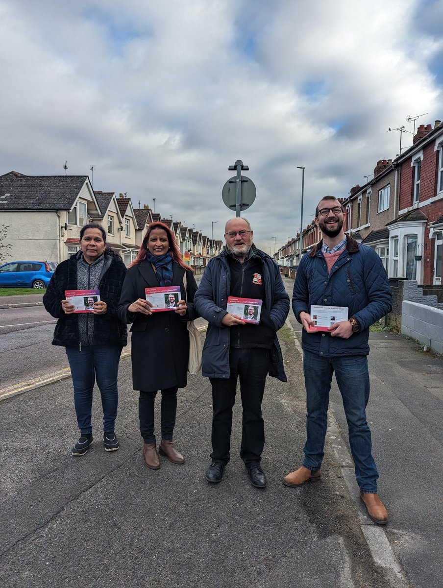 Out speaking to the residents in Rodbourne Cheney with our candidate Ana Fernandes 🌹