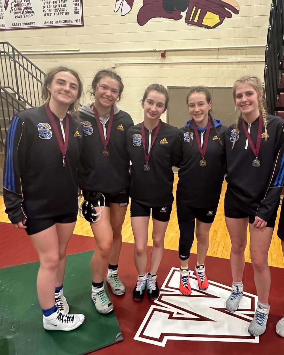 kendall_altman's tweet photo. I’m so proud of this team and i’m happy to be apart of the first women’s team to ever be #1!! #rolljags @Jag_Wrestling @JaguarAthletics https://t.co/S0rmEEVPTn