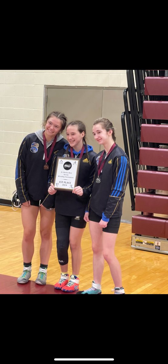 kendall_altman's tweet photo. I’m so proud of this team and i’m happy to be apart of the first women’s team to ever be #1!! #rolljags @Jag_Wrestling @JaguarAthletics https://t.co/S0rmEEVPTn