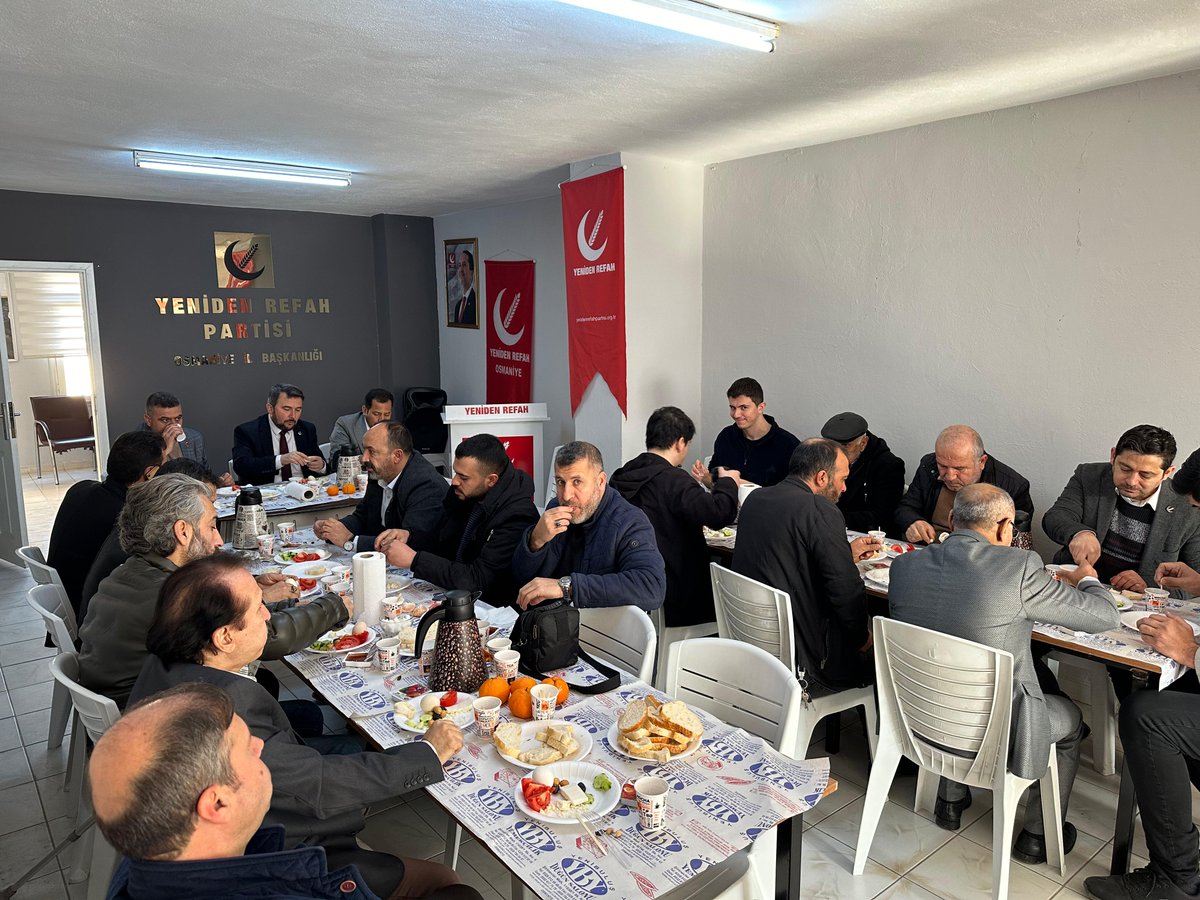 İl Başkanımız Adem Cingöz ve  Merkez İlçe Başkanımız Ramazan Tümay beylerin riyasetinde İl Sorumlumuz İhsan Şanverdi beyin de katılımlarıyla Mahalle Başkanlarımızla İl Binamızda kahvaltıda buluştuk. Yerel Seçimlere yönelik istişarelerde bulunduk.👍