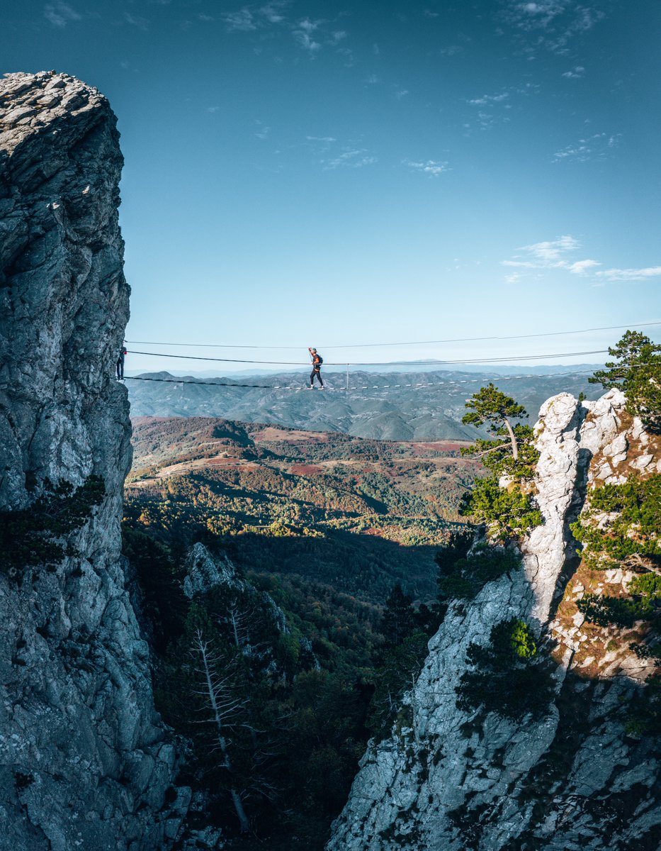 DragisaMijacic's tweet photo. Lepša strana severa Kosova, Via Ferrata Berim-jedna od najlepših i najdužih u Evropi! Via Ferrata ima četiri viseća mosta,prolazak kroz pećinu i vertikale od kojih zastaje dah. To je avanturistički proizvod svetskog kvaliteta a poslednji gosti u 2023. sezoni su bili iz Hong Konga https://t.co/ik3E3H3VF8