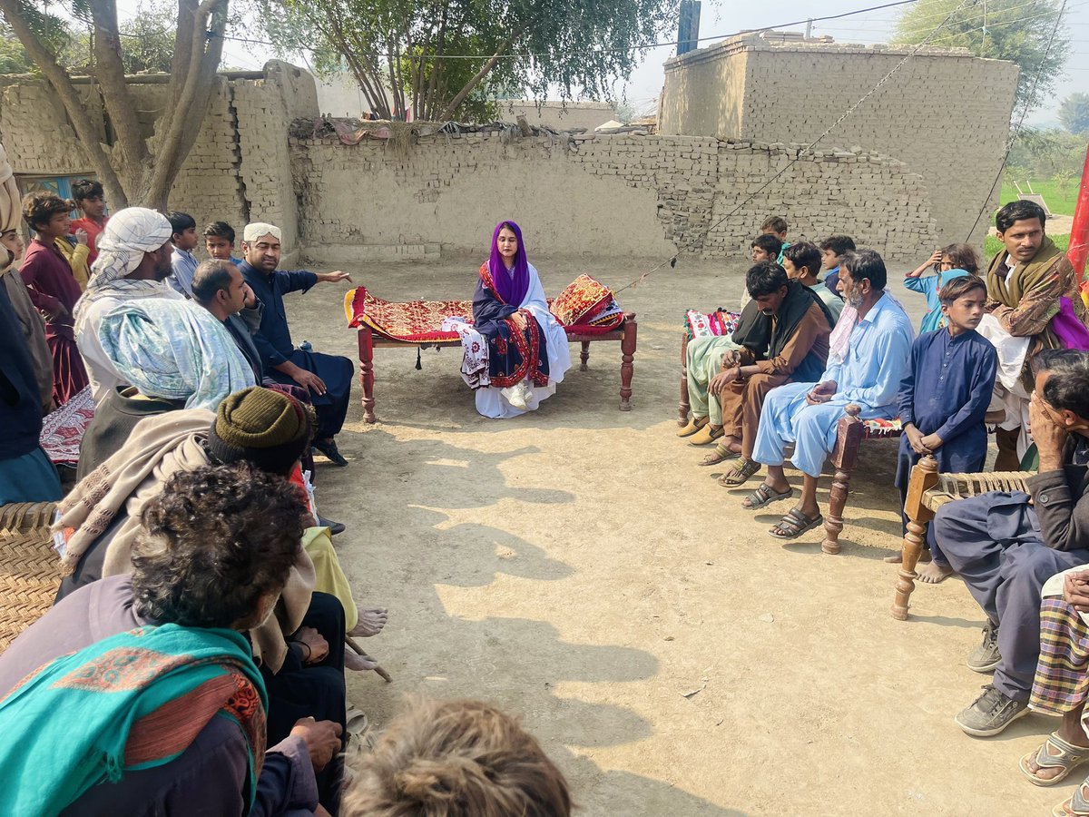 SindhooNawaz's tweet photo. پی ایس 32 کنڈیارو یو سی شہمیر  دیرو اور کمالدیرومیں مختلف گاؤں کہ دورے۔ سندھ دشمن وڈیروں جاگیرداروں کہ ساتھ اس بار بھرپور مقابلہ ہوگا

نشان گھڑیال ⏱️

گَھڙِي لڳي گھڙيالَ تي ، گھڙيال ڪئي گھوڙا ، 
ٻُڌءِ نہ ٻوڙا ، اھا بہ گَھڙِي گَھٽِ ٿِي ! https://t.co/2wXH1DSaHR