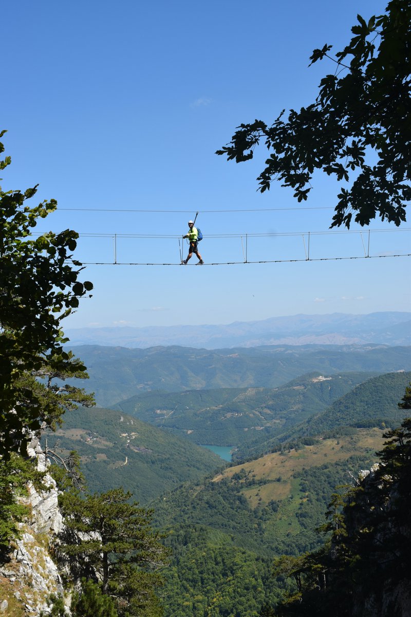 DragisaMijacic's tweet photo. Lepša strana severa Kosova, Via Ferrata Berim-jedna od najlepših i najdužih u Evropi! Via Ferrata ima četiri viseća mosta,prolazak kroz pećinu i vertikale od kojih zastaje dah. To je avanturistički proizvod svetskog kvaliteta a poslednji gosti u 2023. sezoni su bili iz Hong Konga https://t.co/ik3E3H3VF8