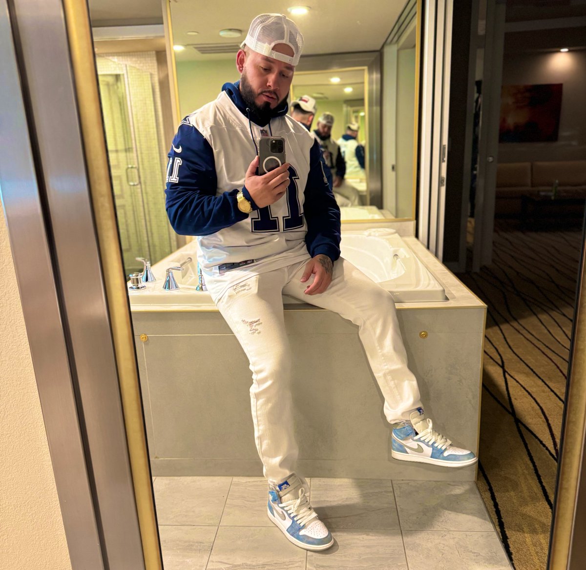 rickramirez915's tweet photo. Todays conference theme is βSneaker Ballβ π Had to break out the #HyperRoyals π₯Ά
Gonna be a lllooonnnggg conference if my @dallascowboys lose π
#GYTO #GYLO #DallasCowboys https://t.co/Iy9zxX0moK