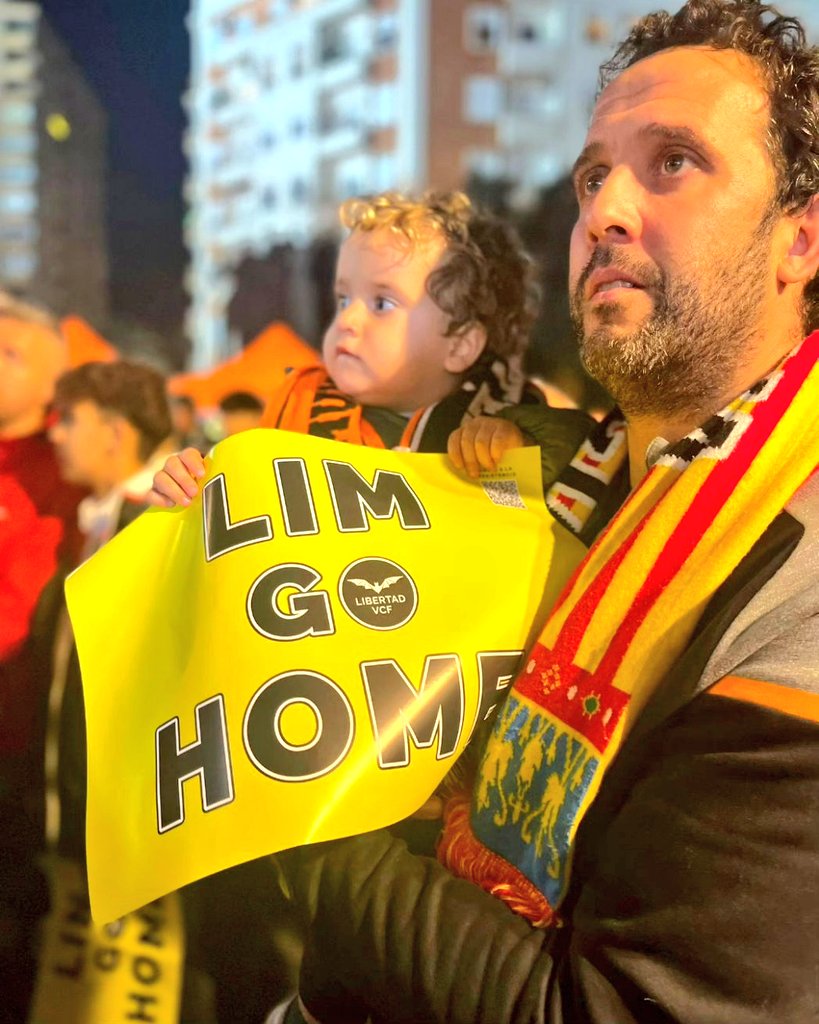 navi2004vcf's tweet photo. #Minuto19 De padres a hijos. 🦇❤️
#LimGoHome https://t.co/flYO1EOjx7