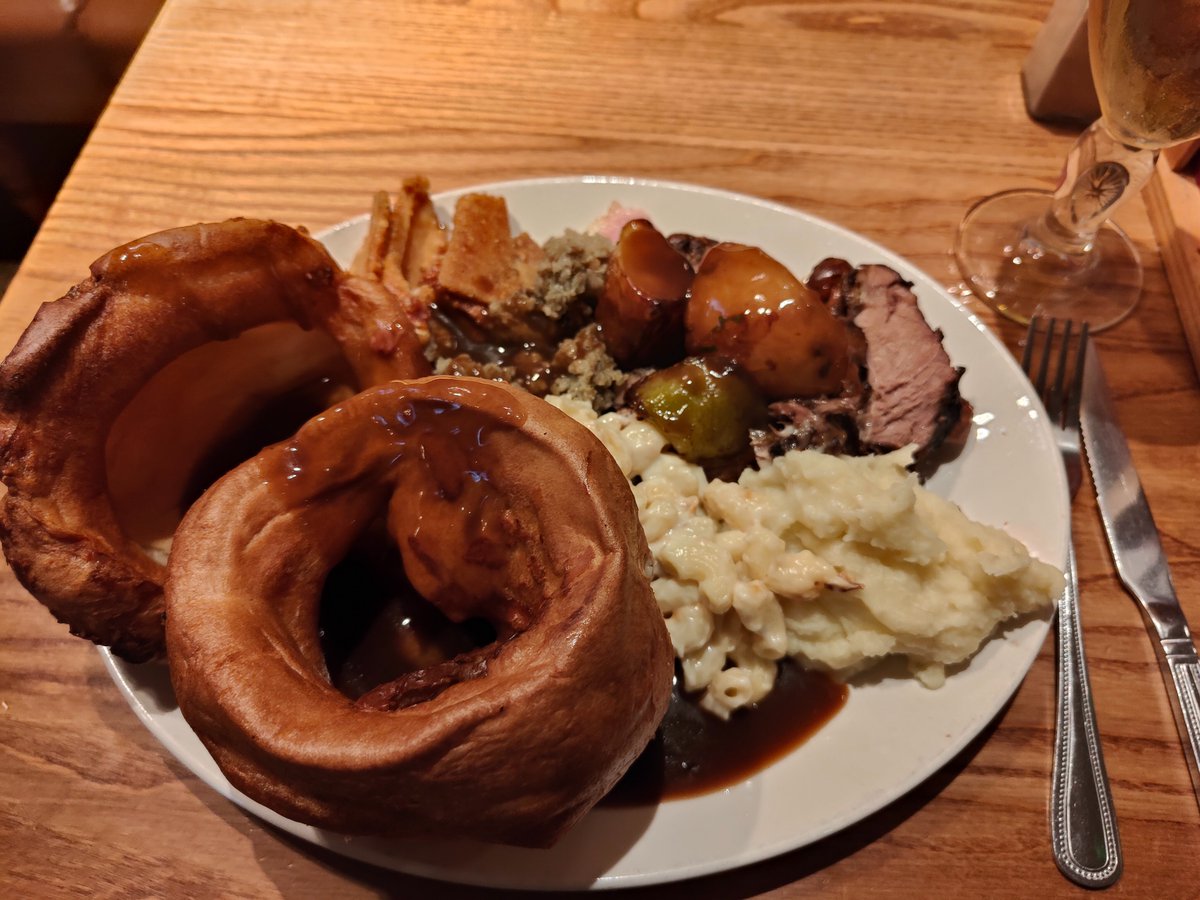T_Reido's tweet photo. Toby Carvery king size. BOSH. https://t.co/A2aiy5TLPg