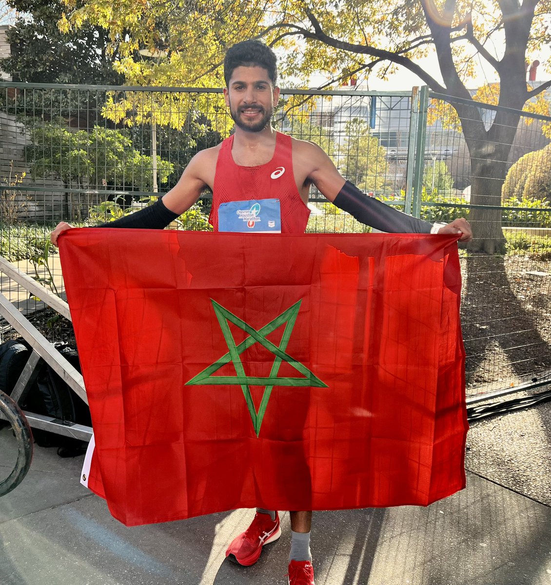 Congrats to @zouhair_talbi from #Morocco coming in at first place at 2:06:39 at the Chevron Houston Marathon. #HOUMARATHON #HOUHALF #HOU5K #RUNHOU @KHOU