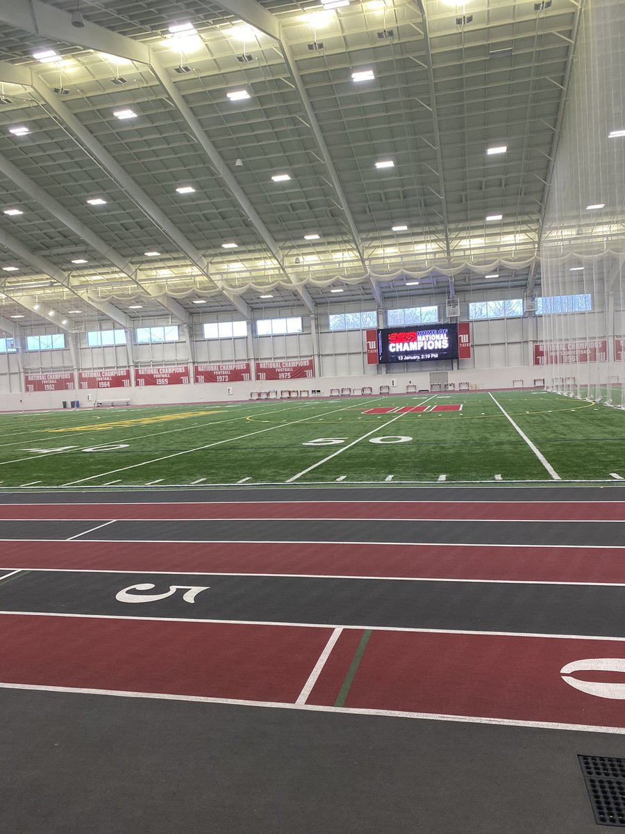 LouGarciaRosas8's tweet photo. After a great conversation with @JoeNemith3 I am grateful to announce that I have received an offer from  @wittenberg @fhhs_football @CoachTOJr https://t.co/d0YYVSVxta
