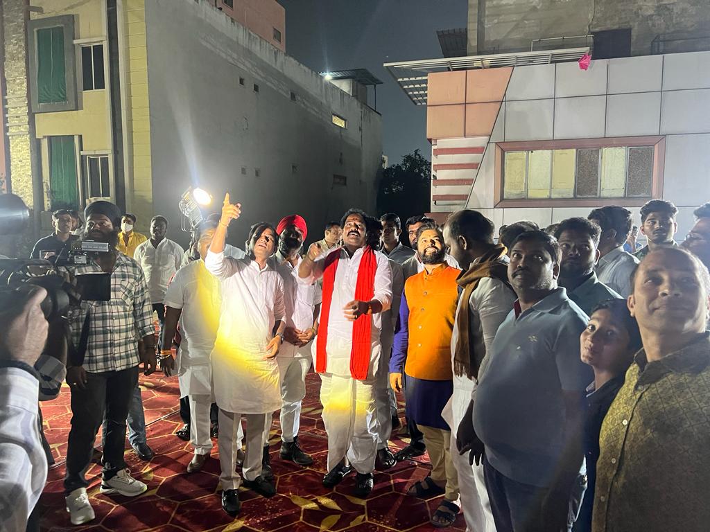 ARUN4BJYM's tweet photo. Enjoyed the 🪁 kite festival at bagembazer at laddu bhaiya house along with MLA Kvr Anna, mahipal Anna,veerander Anna #Kitefestival2024 #BJYM https://t.co/IaaCv3QjGq