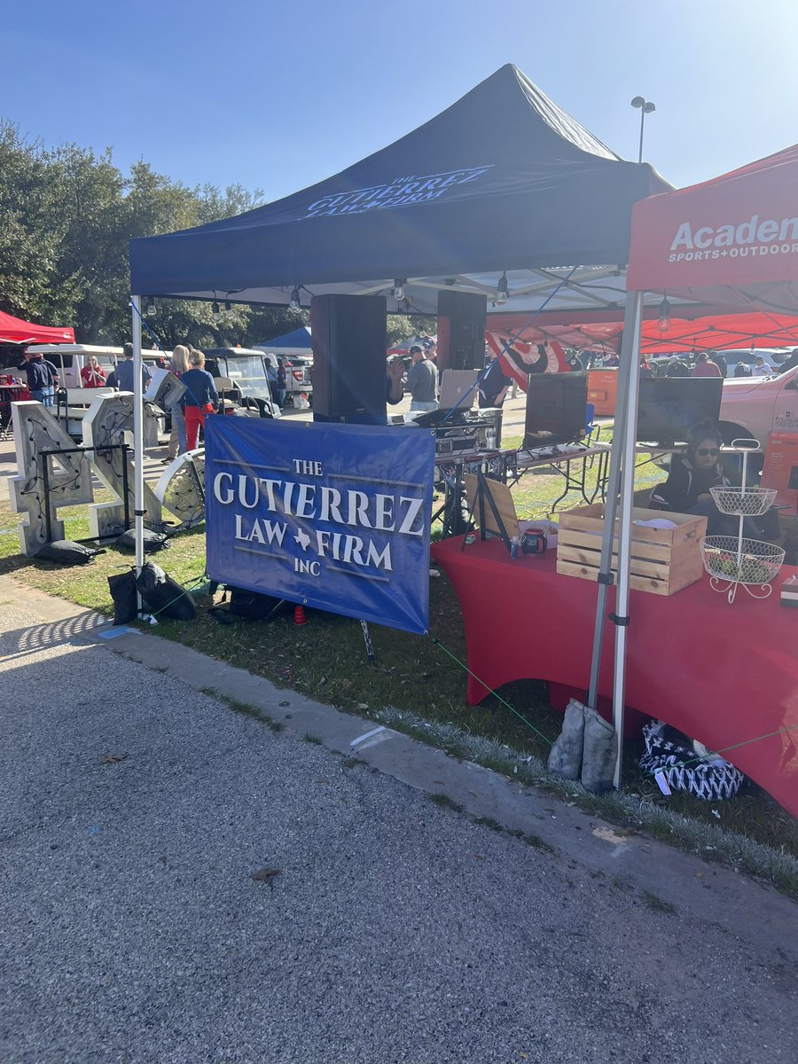 glawfirm's tweet photo. Congrats to the AFC South Champions the Houston Texans on a great win! We spent another beautiful game day with the Keeping It Simple Tailgaters! Thank you to Cippy and Veronica for hosting us again! #GoTexans #SomosTexans #TexasLawyer #SouthTexasTough 🏈 https://t.co/cC7r6SYDTi