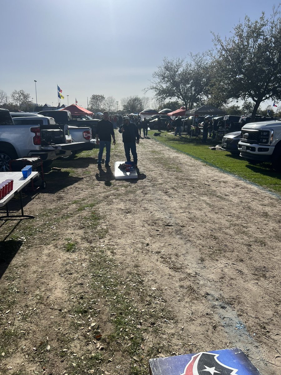 glawfirm's tweet photo. Congrats to the AFC South Champions the Houston Texans on a great win! We spent another beautiful game day with the Keeping It Simple Tailgaters! Thank you to Cippy and Veronica for hosting us again! #GoTexans #SomosTexans #TexasLawyer #SouthTexasTough 🏈 https://t.co/cC7r6SYDTi