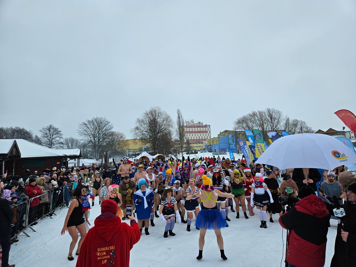 crenkiewicz's tweet photo. II Ogólnopolski Zlot Morsów na polskim biegunie zimna czyli w Suwalkach. Serdecznie pozdrawiamy i zapraszamy do kąpieli. https://t.co/4svNgm9YSI