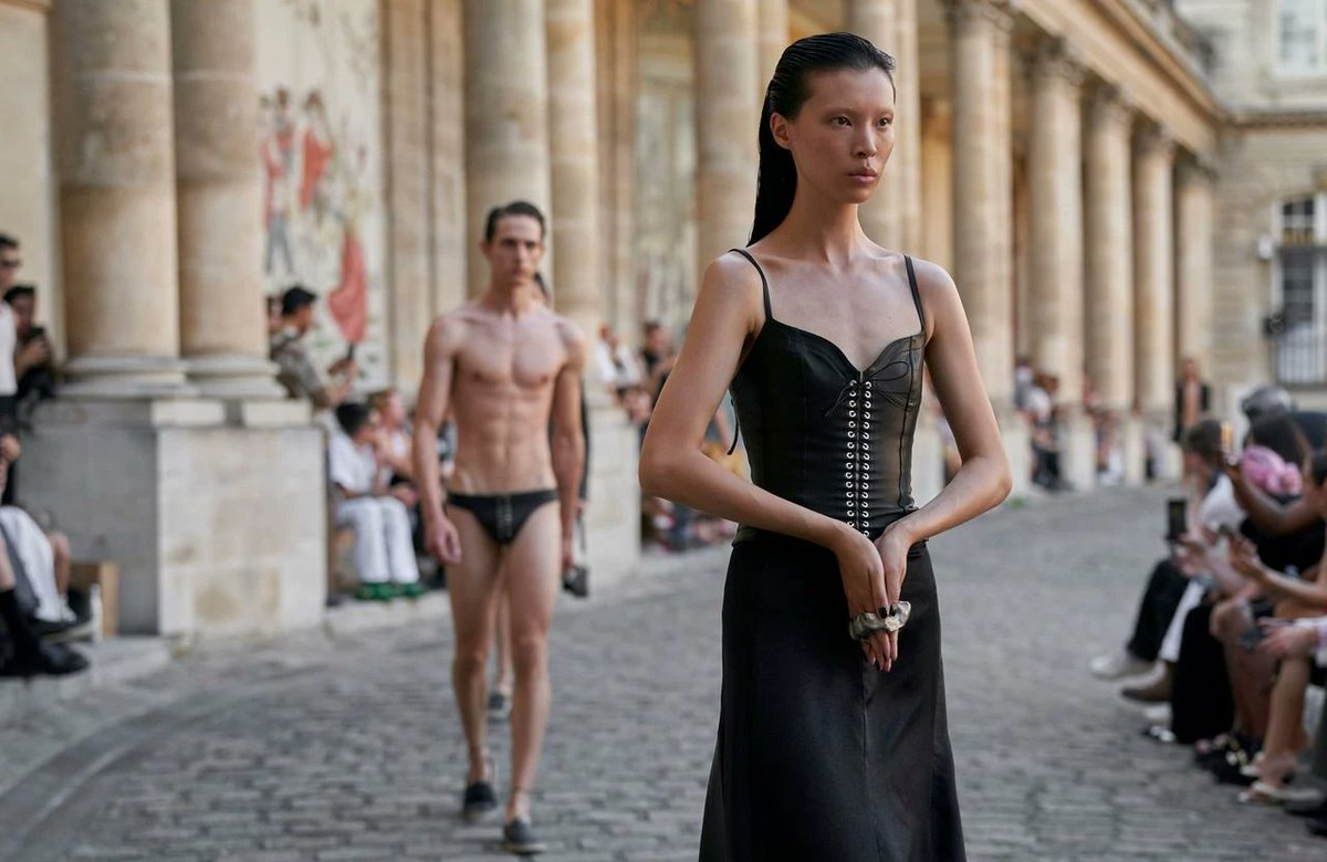 Couture_updates's tweet photo. Pourquoi les marques de luxe françaises défilent à New York cette saison ?
#Luxe #Mode #Défilé #Fashionshow #CoutureUpdates
https://t.co/yeJnBdRAJb https://t.co/wq25gPZwqk