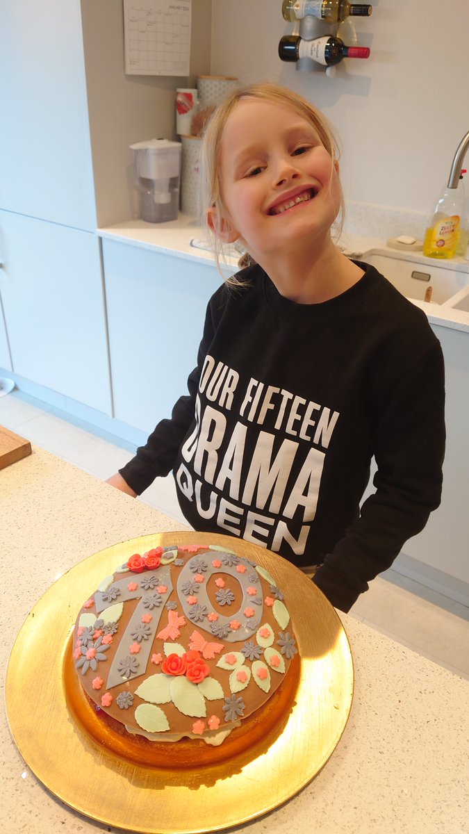 mduployen's tweet photo. Today Ruby designed and decorated a birthday cake for her Grandma. She did such a good job I thought I'd share #AFSCreative https://t.co/VmHgseKKhi
