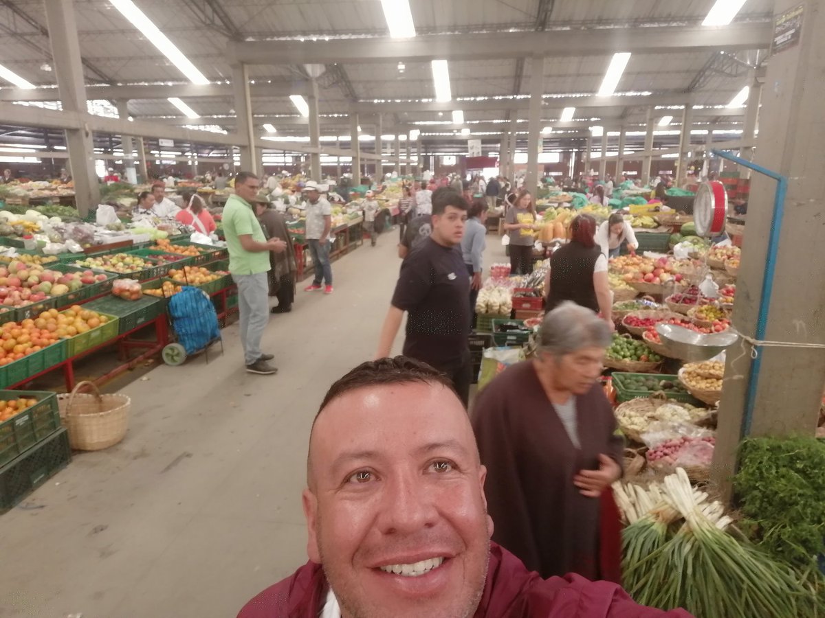 lenninolarte's tweet photo. Cada ocho días cumpliendo la cita con nuestros campesinos en nuestra bella plaza de mercado de mi hermosa #Duitama

Masato, mute, gallina, quesos, miel, y claro todos los productos de nuestros campos, sean bienvenidos!!!
@JLuisBohorquez
@petrogustavo
@ISAZULETA
@EsmeHernandezSi https://t.co/QUv8gL0Pii