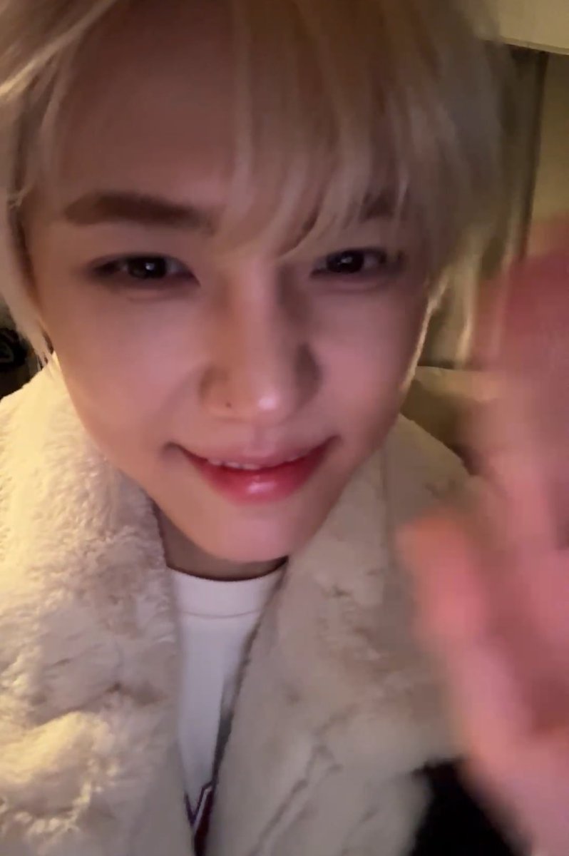 성미니가 코찡긋하면서 웃는 게 제일 쭈음💕