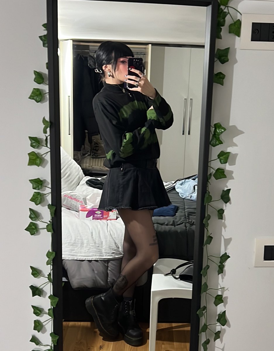 __apathetic_'s tweet photo. finalmente posso rimettere le mie scarpe 🥲🧿🧿🧿 https://t.co/fD4dYYkwQV