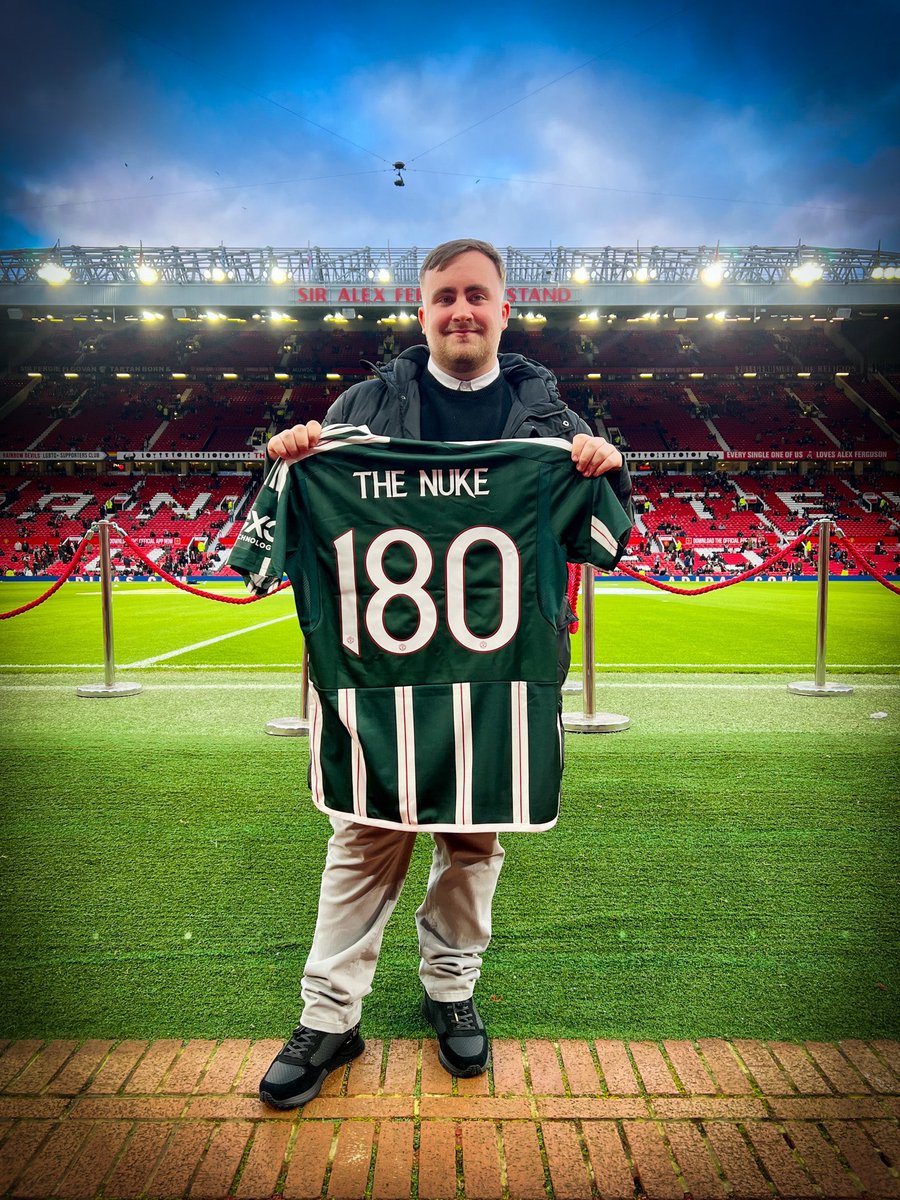 MUFCScoop's tweet image. Luke Littler is at Old Trafford tonight 🔴🎯 #MUFC