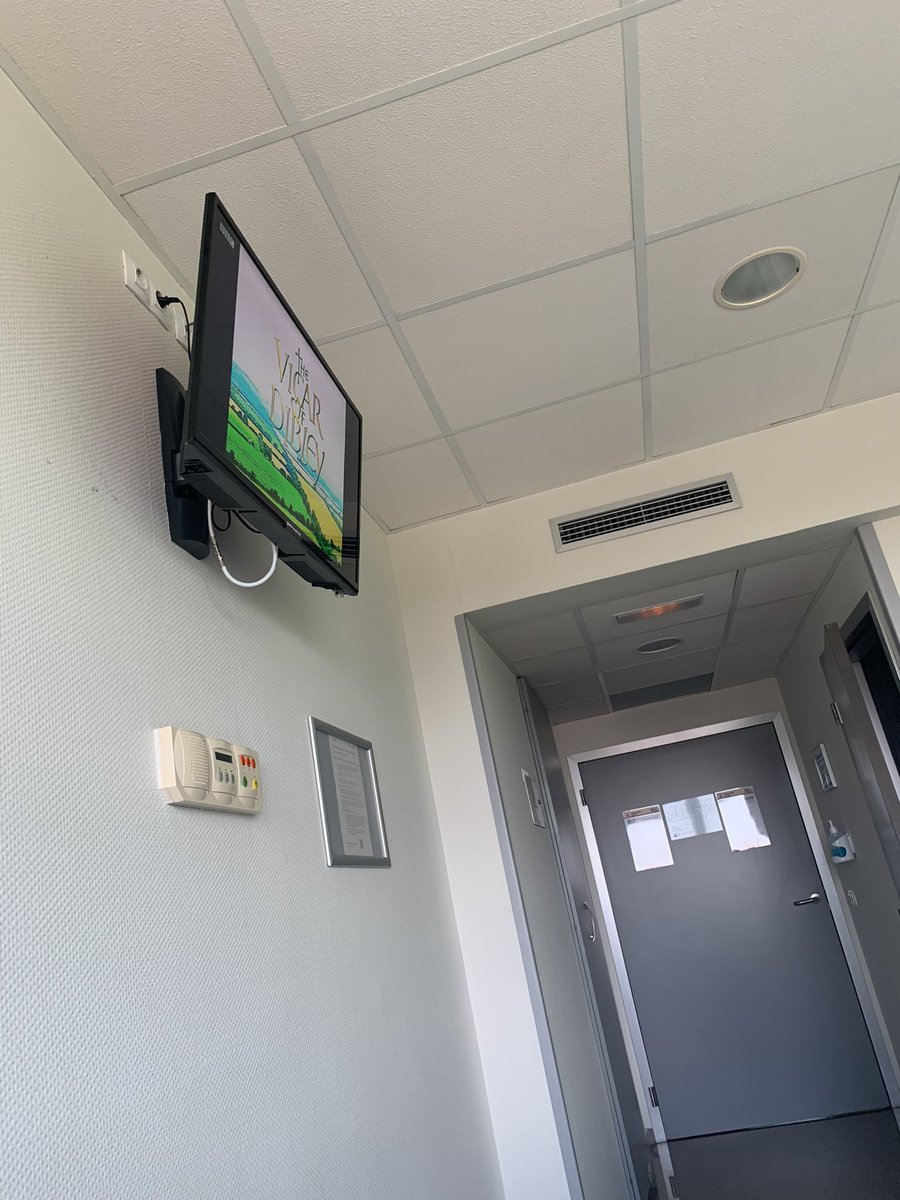 nikkigspot's tweet photo. @Dawn_French your brightening up my mums day in a Spanish hospital ❤️‍🩹💪🌈 https://t.co/aJJIYiStHN