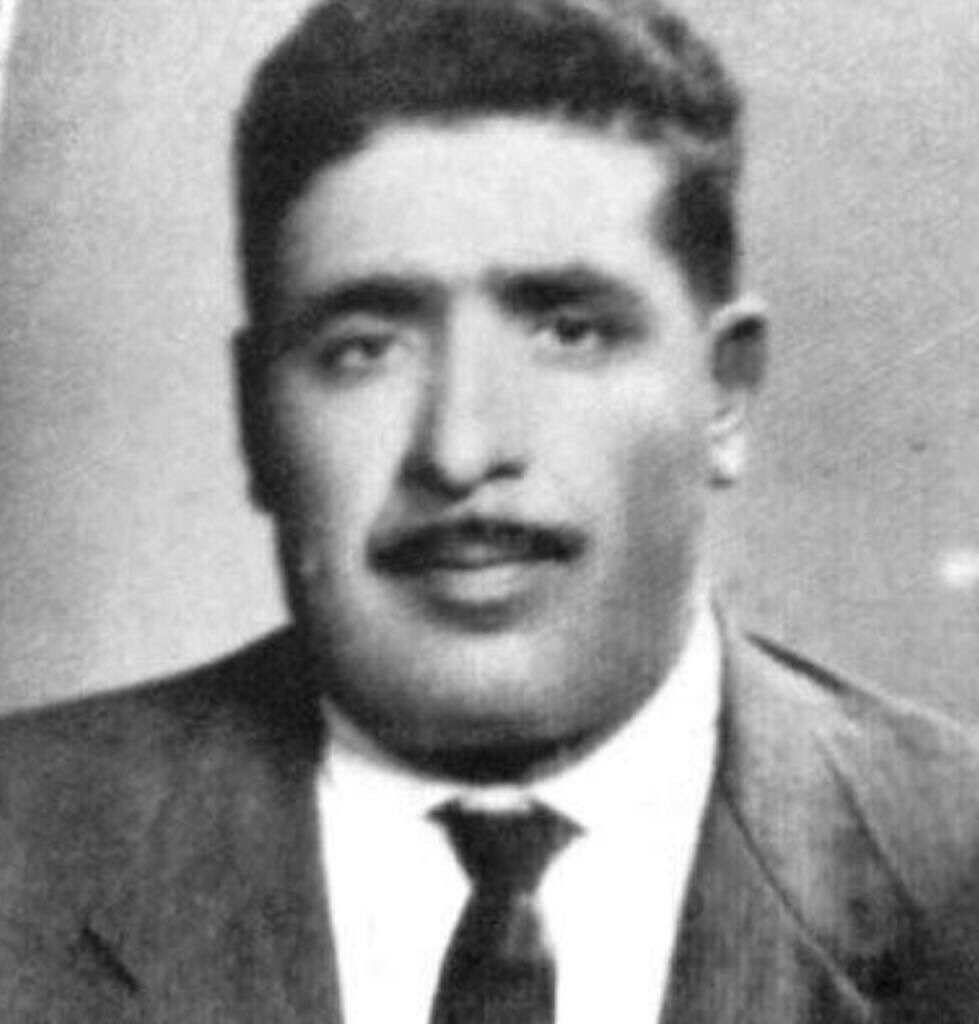 Yıl 14 Ocak 1980 Ağrı/Tutak ilçesi Yatılı bölge okulunda öğrenciyim,o dönemde köylerde okul olmadığı için köyde yaşayan herkes çocuklarını yatılı okula gönderiyordu ve eğitimimize orada devam ediyorduk. (Yatılı okul eğitimi kitap olabilecek kadar anılar ve acılarla dolu. Belki