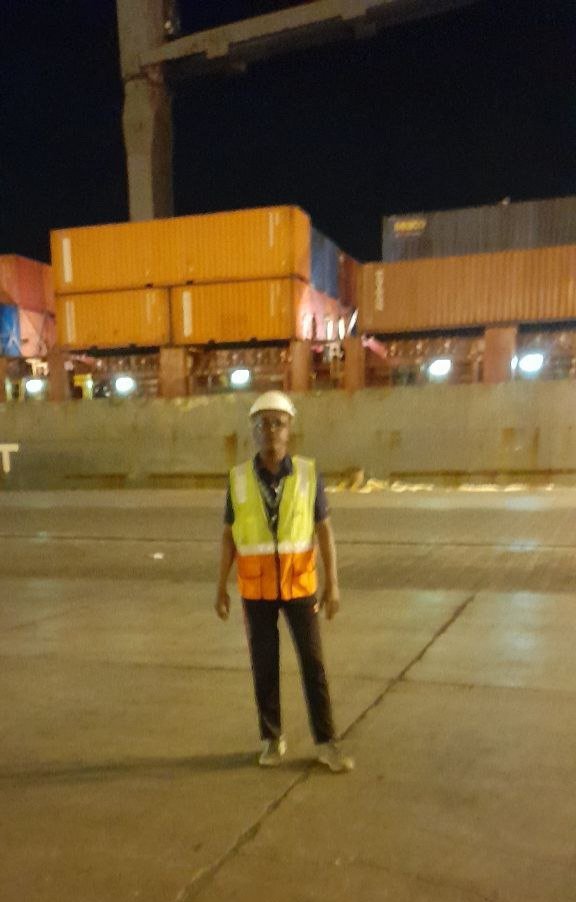 IDouhour's tweet image. Our CT team are wonderful! Sharing experience and planning together make us to reach our goals with great success! 
🦺100% #Djiboutian stevedores 

Honored to work them.
#containerOperations
#port #vessels #redsea #DMP