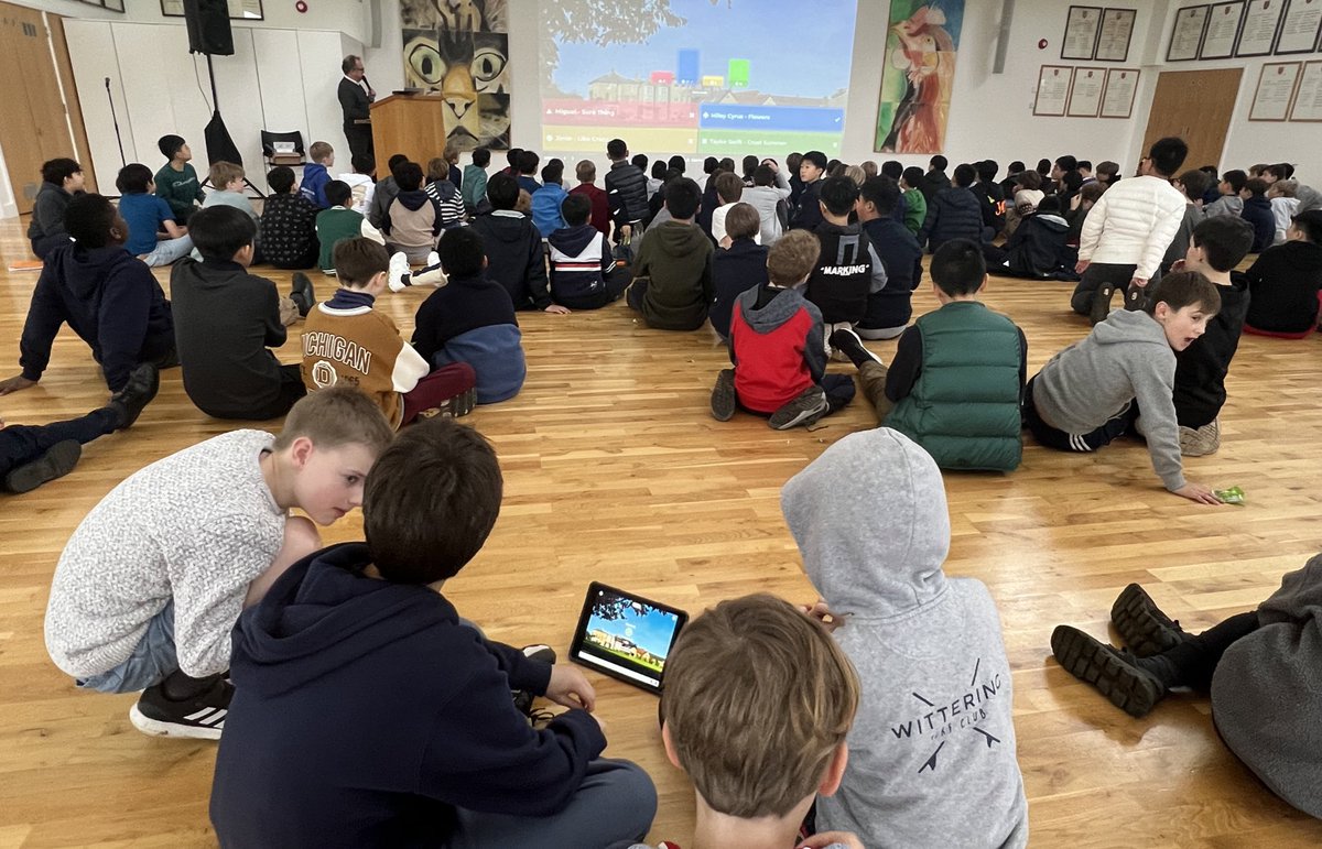 SFSOxford's tweet image. Great fun for all the boarders this afternoon as they tested their quizzing skills in a big game of @Kahoot.
Huge thanks to Mr Randolph for putting together some excellent questions! #ILoveBoarding #quiz #BoardingWeekend