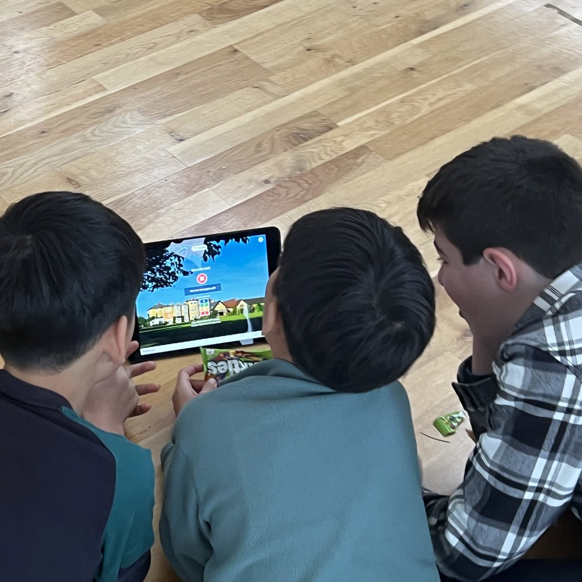 SFSOxford's tweet image. Great fun for all the boarders this afternoon as they tested their quizzing skills in a big game of @Kahoot.
Huge thanks to Mr Randolph for putting together some excellent questions! #ILoveBoarding #quiz #BoardingWeekend