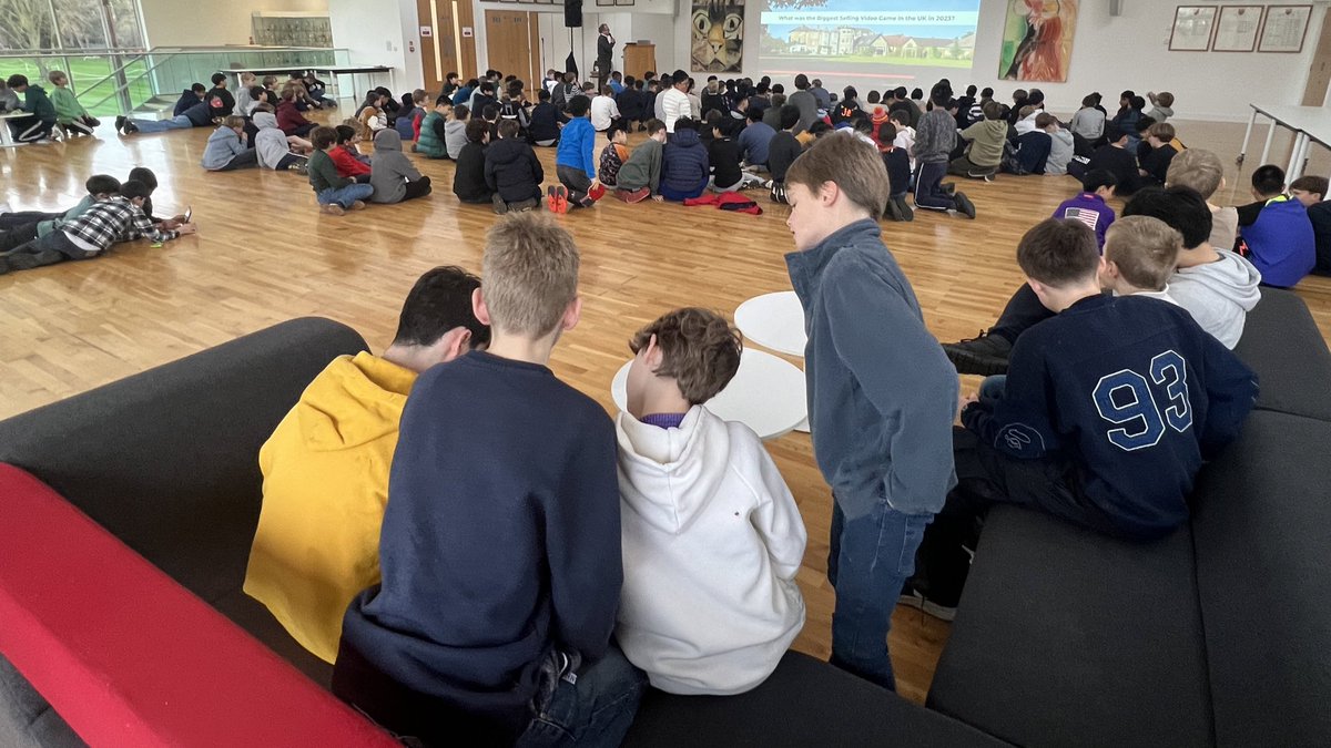 SFSOxford's tweet image. Great fun for all the boarders this afternoon as they tested their quizzing skills in a big game of @Kahoot.
Huge thanks to Mr Randolph for putting together some excellent questions! #ILoveBoarding #quiz #BoardingWeekend