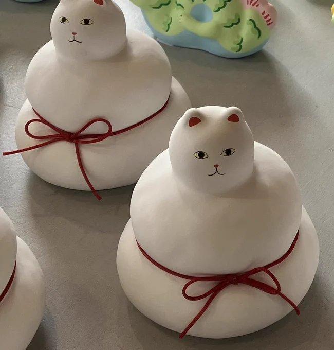 今回の展示もたくさんの方に足を運んでいただきとても嬉しいですこれで展示期間の前半が終了しました。17日から後半がスタートします。日々の豊かさを感じられる、そんな一年にしてゆきたいと願いドラゴンボールを持たせました。共によりよい一年にしてゆきたいですね。後半もよろしくお願いします