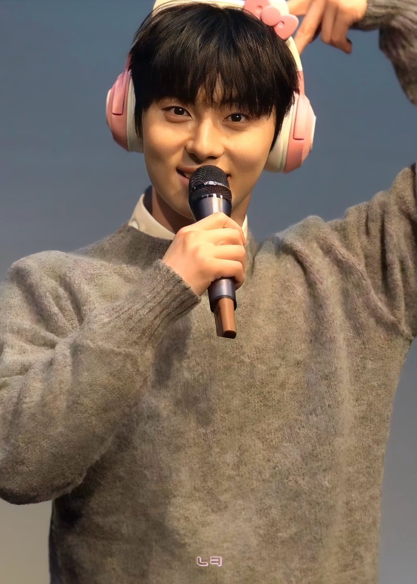 _optimusO8O9's tweet photo. 240106 위드뮤 팬싸

카와이이미냥이^>.<^🎀

#황민현 #HWANGMINHYUN https://t.co/PCbJ3XhNgT
