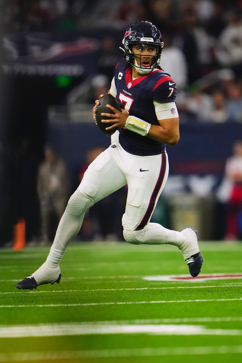 C.J. Stroud so far:

▪️The first rookie to ever lead the NFL in passing yards per game

▪️1 of 3 QBs ever to lead the NFL in passing yards per game and TD-to-INT ratio in the same season (joining Tom Brady and Joe Montana)

▪️Became the youngest starting QB ever to guide his team
