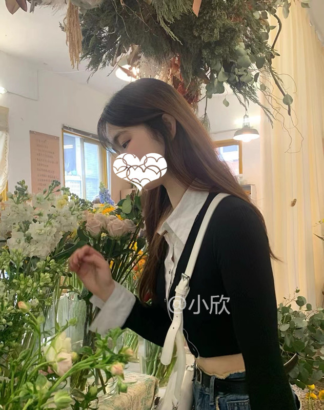 好久沒有來花店了
今晚有空嗎？ 小欣送花花給你唷🤭  #大二學生 https://t.co/w2LHLPd8uZ