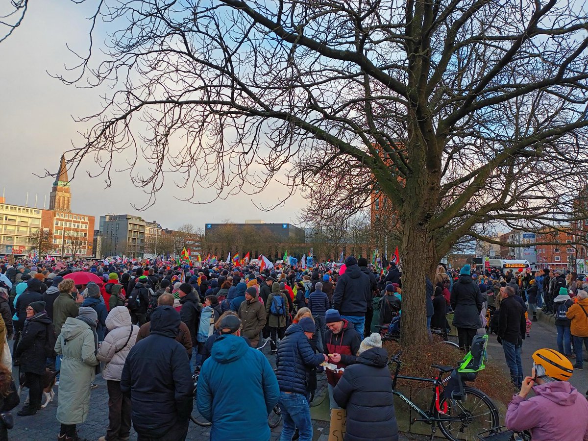 Zentrum für Politische Schönheit tweet media