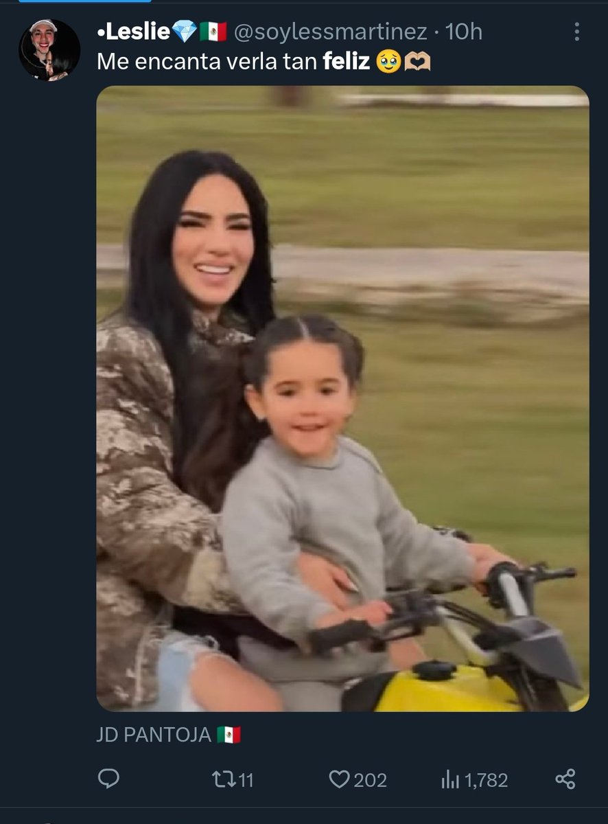 hij_dlachingada's tweet photo. @soylessmartinez Pero ella es tan feliz y así 😂 https://t.co/PsLnGKE23o