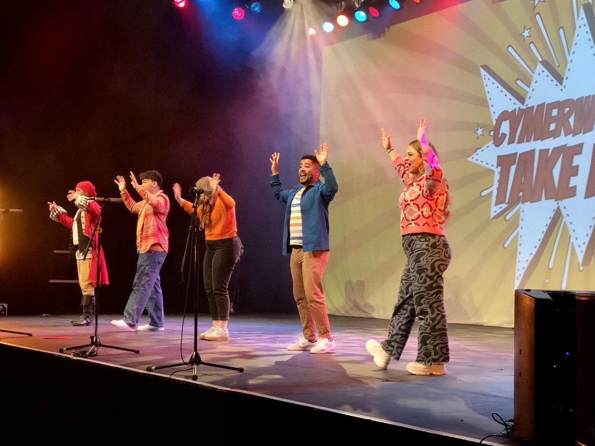 takepARTVC's tweet photo. Amser digweddglo efo @criwCYW 

Finale time with @criwCYW https://t.co/xWgCRpgc2I