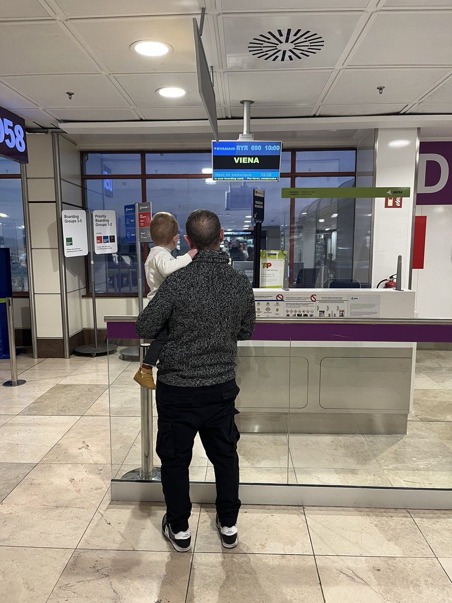 Israelyotuel's tweet photo. Primer viaje del año, tiempos duros y dificiles y vamos a desconectar un poco!
#viena https://t.co/oSt7wYiGbf