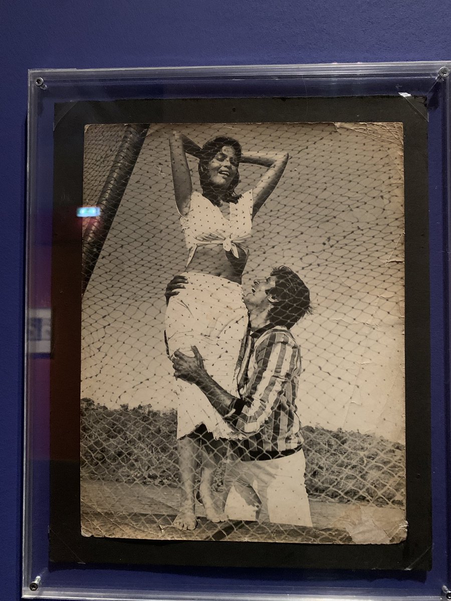 MichaelMrtl's tweet photo. Au @quaibranly Un magnifique rétrospective du cinéma indienne: Bollywood superstars #Cinema #musee #Bollywood https://t.co/VADRLmRG0X