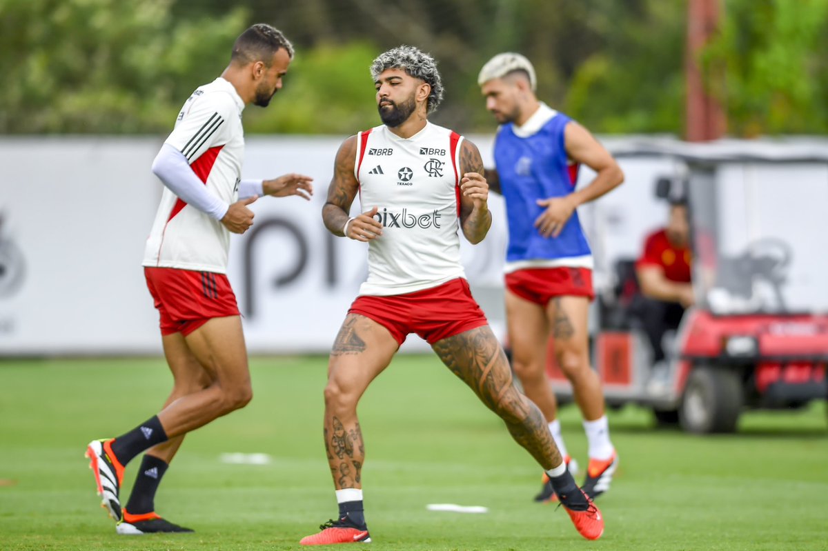 Flamengo's tweet photo. Domingo de atividades por aqui! 🔴⚫️

#VamosFlamengo #CRF 

📸: Marcelo Cortes /CRF https://t.co/4d9uoUj7KD
