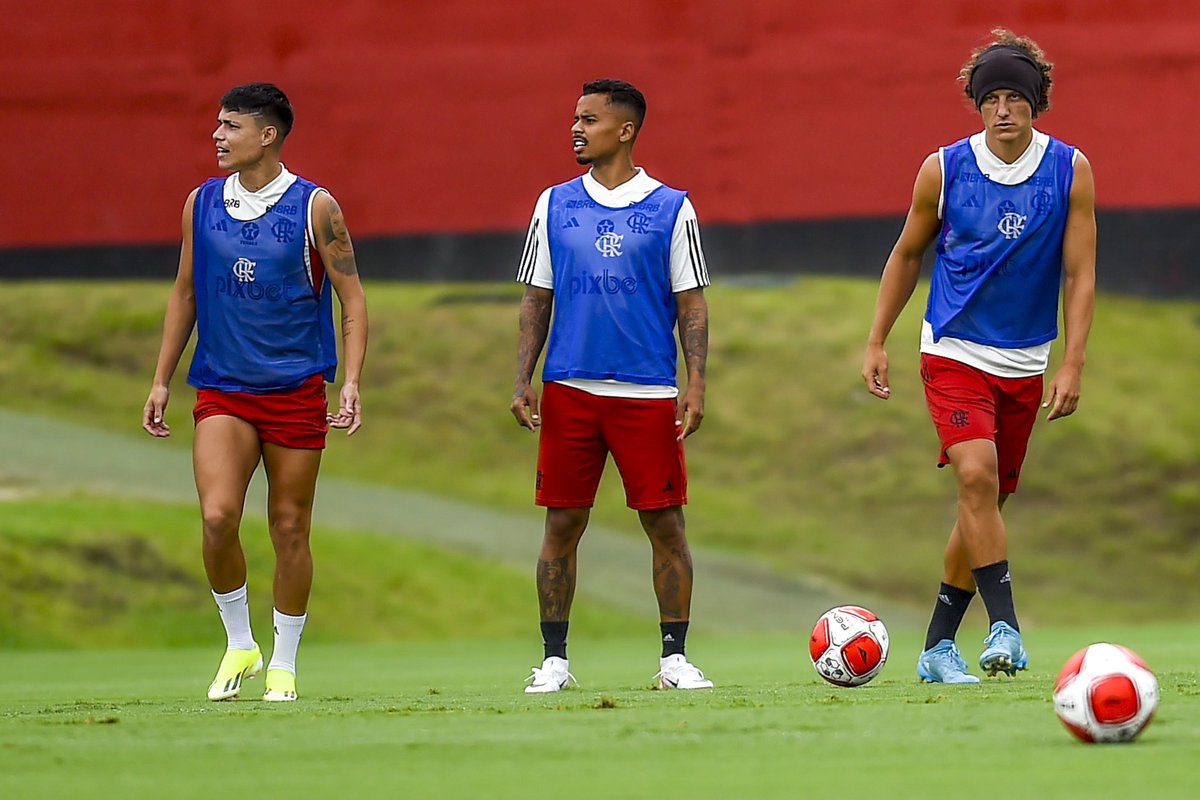 Flamengo's tweet photo. Domingo de atividades por aqui! 🔴⚫️

#VamosFlamengo #CRF 

📸: Marcelo Cortes /CRF https://t.co/4d9uoUj7KD