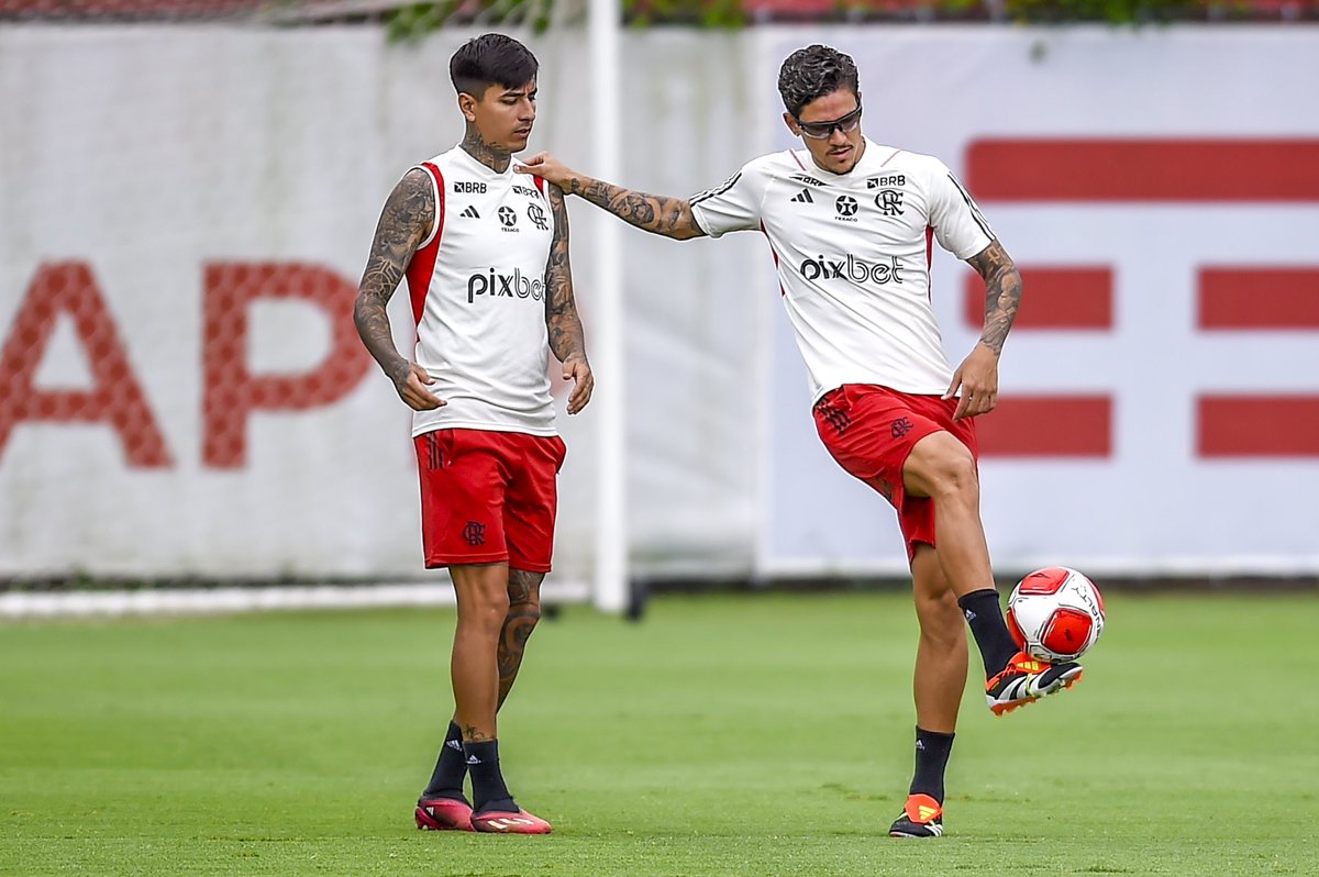 Flamengo's tweet photo. Domingo de atividades por aqui! 🔴⚫️

#VamosFlamengo #CRF 

📸: Marcelo Cortes /CRF https://t.co/4d9uoUj7KD
