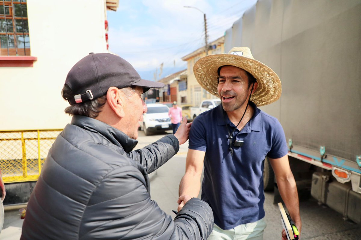 JorgeEmilioRey's tweet photo. #Caminando🚶y #Apuntando ✍️
Con nuestra agenda en mano, hemos llegado a la provincia de #Oriente para tomar atenta nota a las soluciones que planteen las comunidades de los municipios de:
📍Fómeque
📍Ubaque
📍Choachí
#Escuchando, así continuamos recorriendo nuestro Departamento para construir un Plan de Desarrollo que dé valor agregado a todos los sectores de #Cundinamarca.